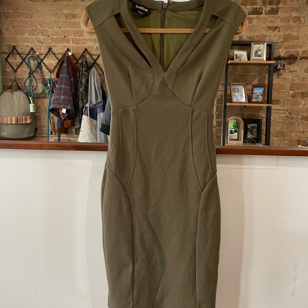 Bebe Green Sheath Dress V-Neck Sleeveless Midi